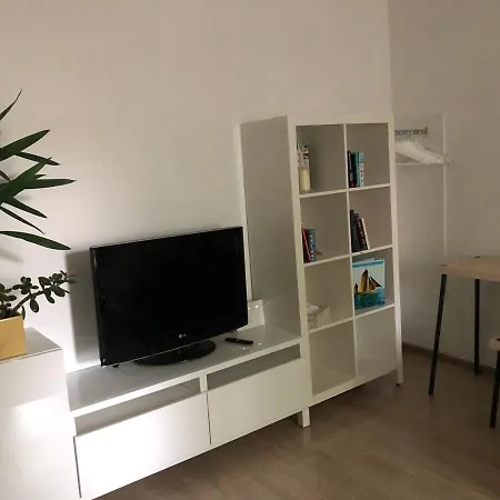 Cozy 1-bedroom With Free Parking Apartment
