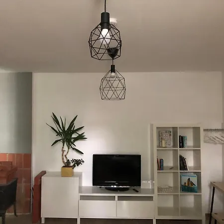 Cozy 1-bedroom With Free Parking Apartment