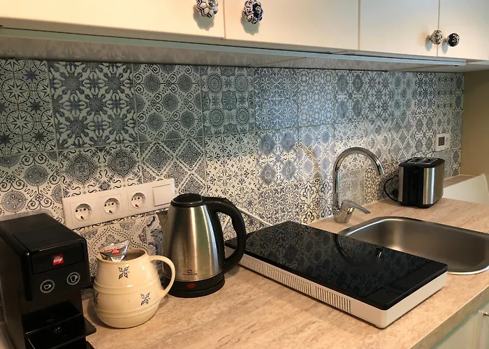 Cozy 1-bedroom With Free Parking Dzīvoklis