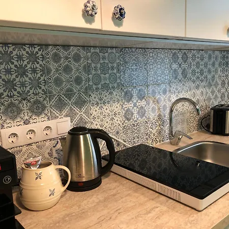 Cozy 1-bedroom With Free Parking Apartment